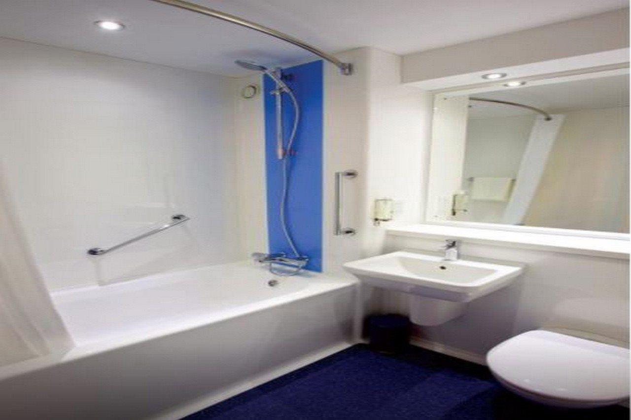 Travelodge Widnes Extérieur photo